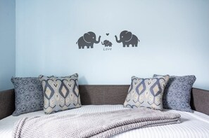 4 bedrooms, free WiFi, bed sheets