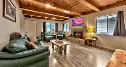 2782B River Chalet - River Front Chalet, quiet location. AC, great setting