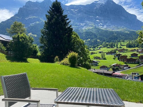 Luxury Eiger-View 1-BR Apartment