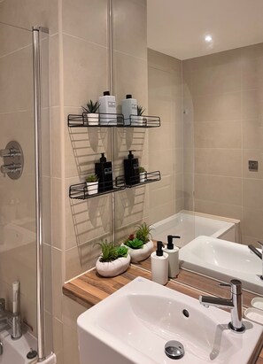 Apartamento | Baño | Ducha y toallas