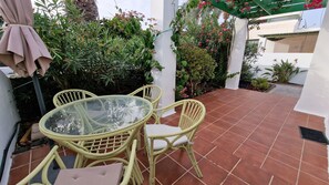 Outdoor dining - Casa Maracuyá a Solo 500m. de la Playa, con Jardín Privado. Lanzarote (Costa Teguise- Lanzarote)