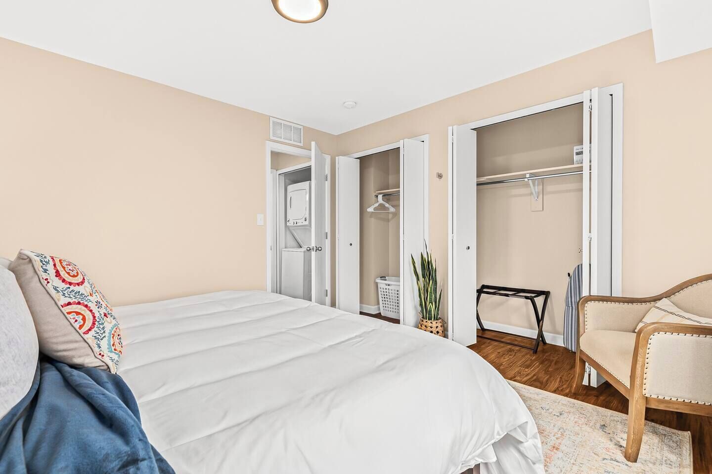 1 slaapkamer, een strijkplank/strijkijzer, gratis wifi, beddengoed