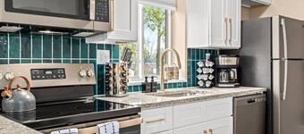 New! Cozy 1BR Upper Flat Near Roseville Downtown