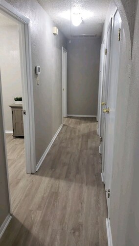 5 minutes from Tech/UMC // book a quaint 3 bedroom home w/wifi and laundry