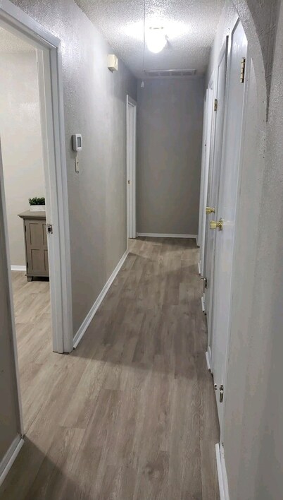 5 minutes from Tech/UMC // book a quaint 3 bedroom home w/wifi and laundry