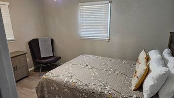 3 bedrooms, iron/ironing board, WiFi, bed sheets