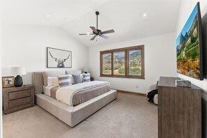4 bedrooms, iron/ironing board, travel cot, free WiFi - Hot tub, Free DV shuttle, 180° view of Deer Valley, 1GB wifi, pets welcome (Heber City)