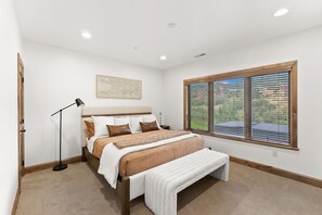 4 makuuhuonetta, silitysrauta/-lauta, vauvan matkasänky, ilmainen Wi-Fi