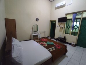 Deluxe Double Room | View from room - OYO 93048 Hotel Puri Mandiri (Kutoarjo)