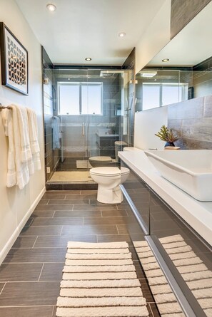 Shower, hair dryer, towels, shampoo