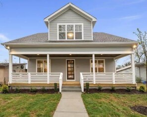 Unclassified image, 4 of 29, button