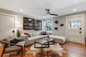 Unclassified image, 2 of 21, button