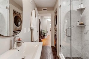 Unclassified image, 4 of 21, button