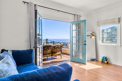 117V - Modern Avalon house, WIFI, Golf Cart and patio with BBQ, Ocean Views