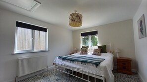 1 slaapkamer, een strijkplank/strijkijzer, wifi, beddengoed