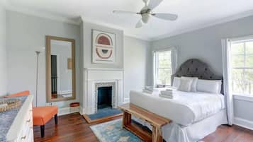 2 bedrooms, desk, iron/ironing board, WiFi