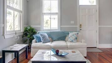 Een televisie en een kantoor