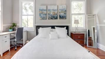 1 slaapkamer, een bureau, een strijkplank/strijkijzer, wifi