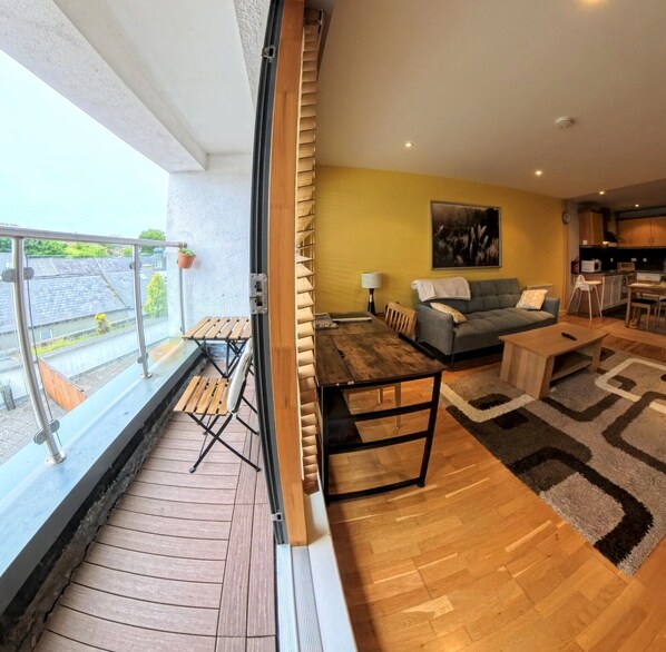 Smart TV - 12 Courthouse Square perfect for couples (Clifden)