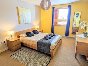 1 bedroom, iron/ironing board, free WiFi, bed sheets - 12 Courthouse Square perfect for couples (Clifden)