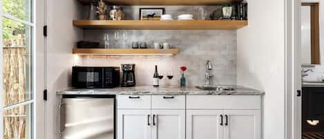Coffee/tea maker, fridge, microwave