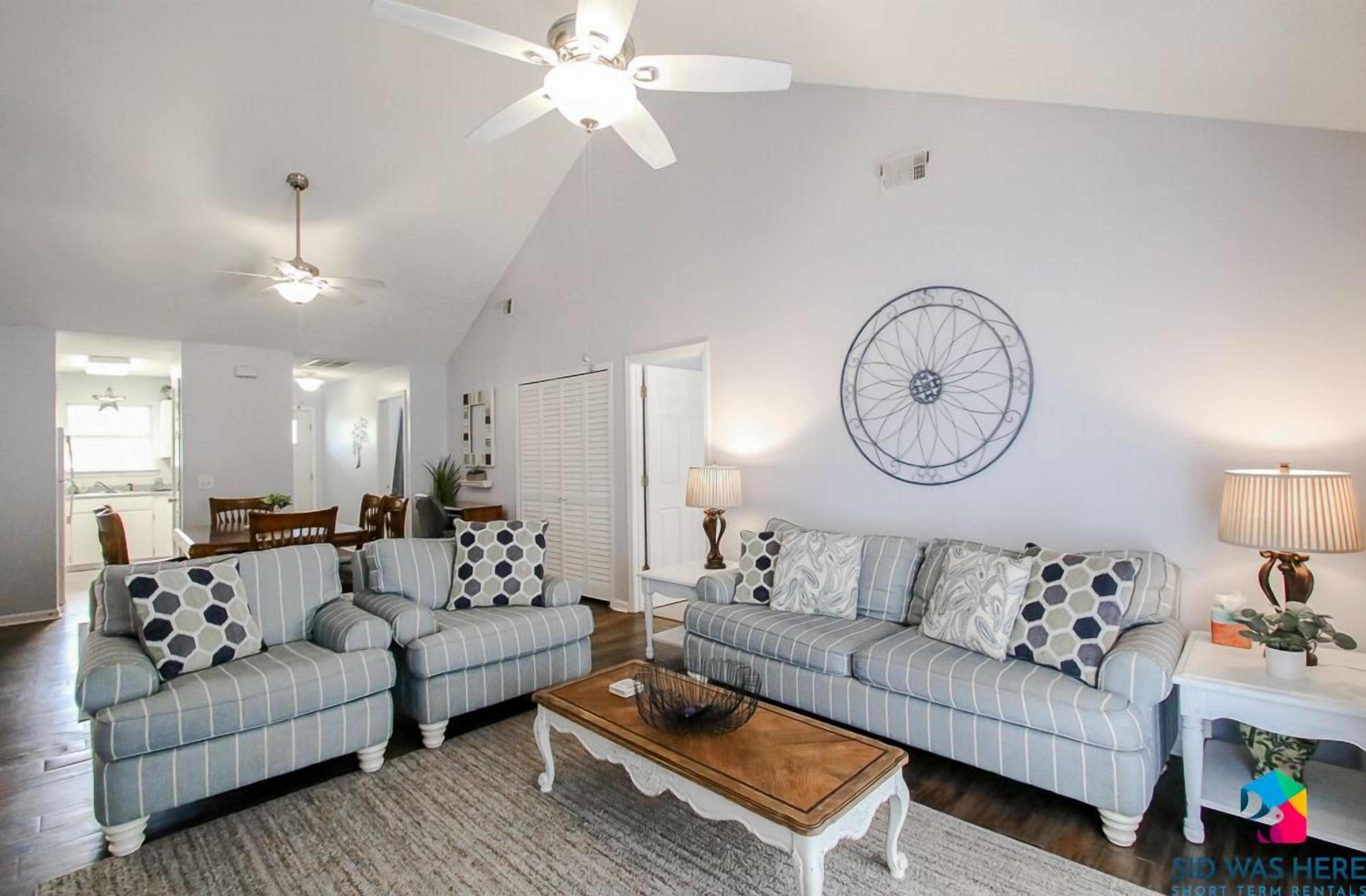 Charming Bungalow, Pets+Short Drive to Savannah