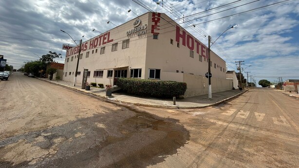 A two-story building with the sign "Oliveiras Hotel" prominently displayed. - Oliveiras Hotel (Catalao)