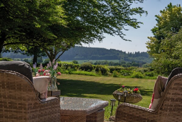 Villa | Property grounds - Luxurious Historical Villa With Stunning Garden (Ross-on-Wye)