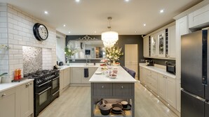 Villa | Private kitchen - Grand Historical Villa With Stunning Garden (Ross-on-Wye)