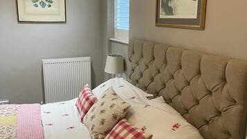 House, 1 King Bed | 1 bedroom, iron/ironing board, free WiFi, bed sheets