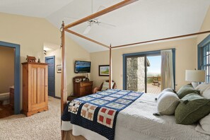 4 bedrooms, travel crib, WiFi, bed sheets