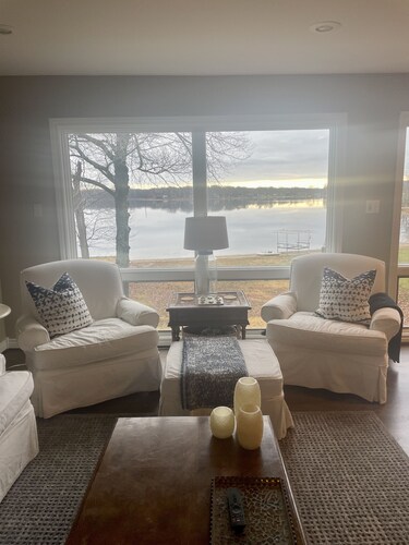 5 Bedroom House on All Sport Lake Cora with Dock & Swim Platform that sleeps 12!