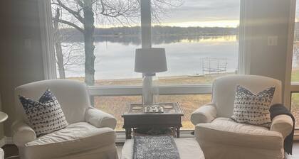 5 Bedroom House on All Sport Lake Cora with Dock & Swim Platform that sleeps 12!