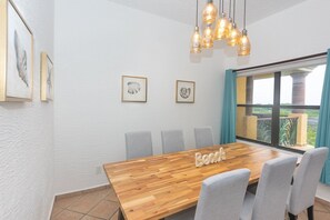 Condo, 2 chambres | Restauration