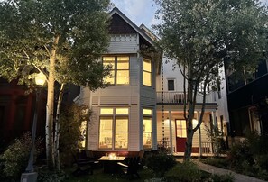 House, 5 Bedrooms | Exterior