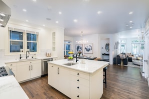 House, 5 Bedrooms | Private kitchen | Fridge, oven, coffee/tea maker, toaster - 425 Depot Ave 5 Bedroom Home by RedAwning (Telluride)