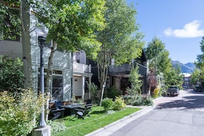 House, 5 Bedrooms | Exterior