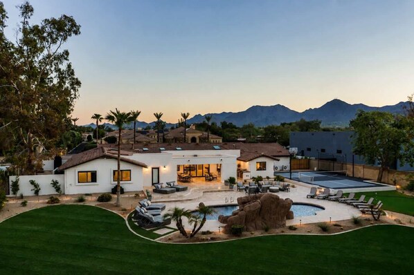 Exterior - Charming Desert Retreat w/ pickle-ball, gym, (Scottsdale)