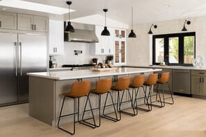 Fridge, microwave, oven, stovetop - Charming Desert Retreat w/ pickle-ball, gym, theater & more! (Scottsdale)