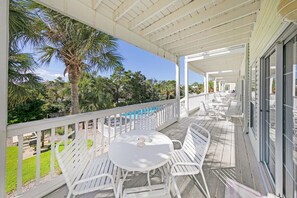 Outdoor dining - ☀️Short Walk to Beach-Pet Friendly-4 Bikes-Bluebonnet by the Beach☀️ (Santa Rosa Beach)