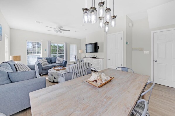 Smart TV - ☀️Short Walk to Beach-Pet Friendly-4 Bikes-Bluebonnet by the Beach☀️ (Santa Rosa Beach)