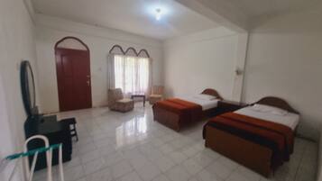 Comfort Twin Room | Laptop workspace, free WiFi, bed sheets