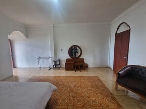 Comfort Double Room | Laptop workspace, free WiFi, bed sheets