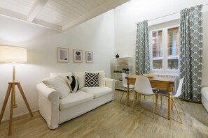 Appartamento Design | Area soggiorno | TV a schermo piatto 40 pollici con canali digitali