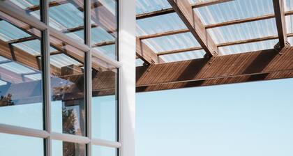 Spacious Family Home, Ocean Views, 5 Mins Walk to Beach, Large Porch, Lap Pool