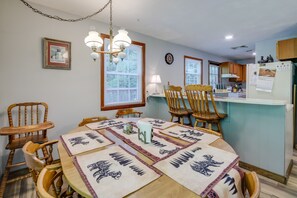 Dining - Wooded Cabin w/ Pool Table Near Dtwn Gatlinburg! (Gatlinburg)