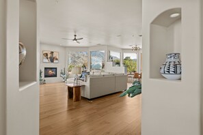 Smart TV, fireplace, books, stereo