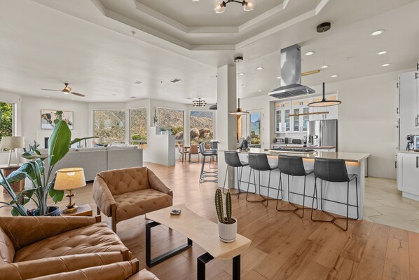 Smart TV, fireplace, books, stereo