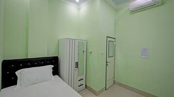 Standard Double Room | Free WiFi, bed sheets