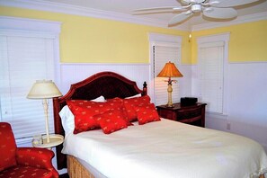 3 bedrooms, desk, travel cot, WiFi